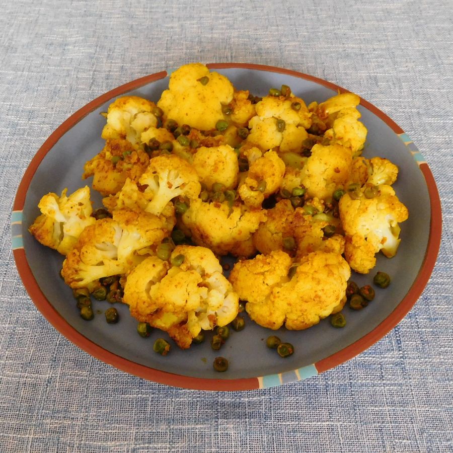 Cauliflower and Peas with Hawaig Spice